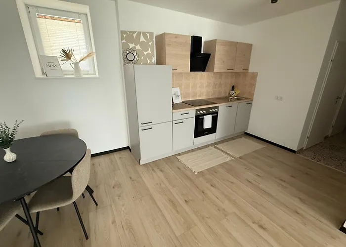 Apartamento Place2stay Gloggnitz2 *